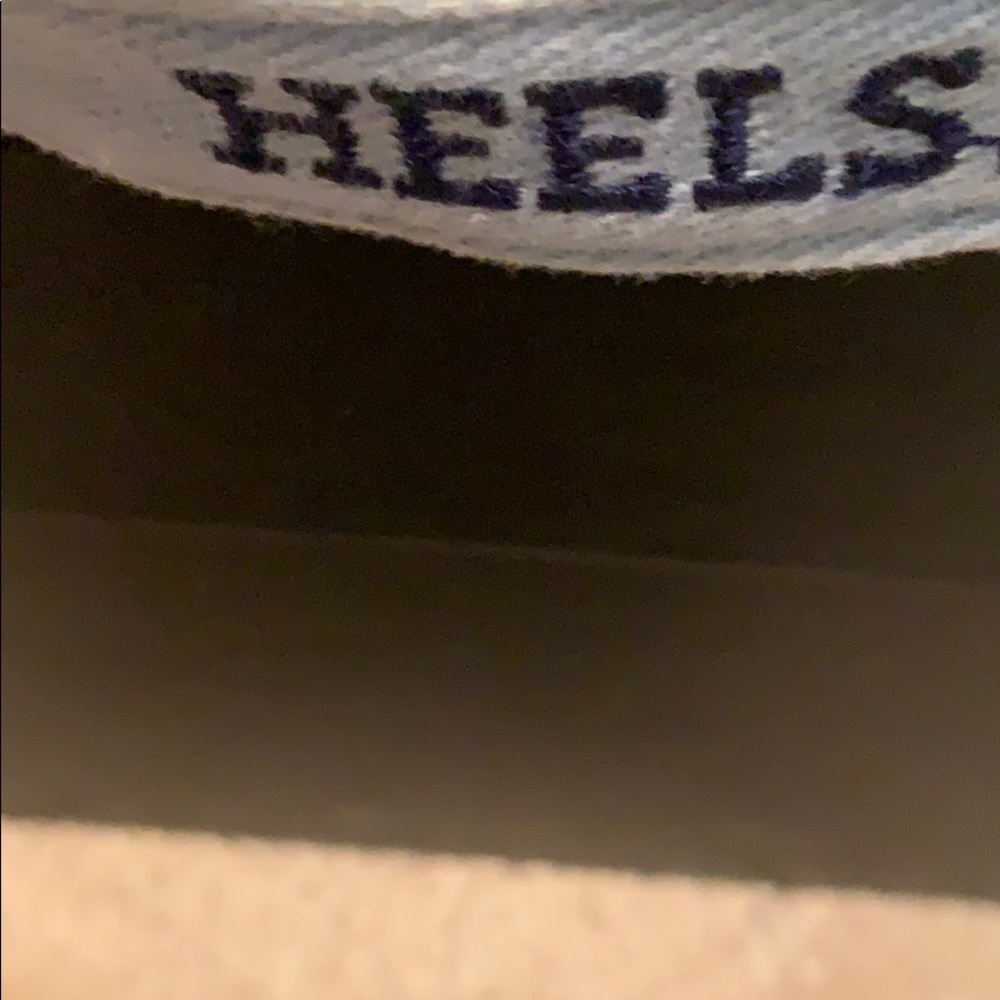 Two College Baseball Caps, Michigan & UNC, used GC - Picture 3 of 6